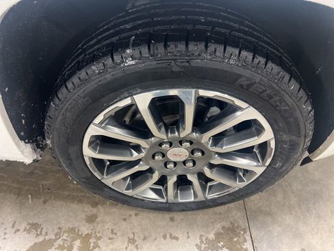 Used 2020 GMC Acadia Denali image 19