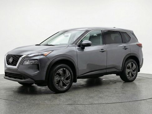 Used 2025 Nissan Rogue SV image 3