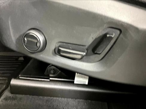 Used 2020 Volvo XC60 T5 Momentum w/ Premium Package image 33