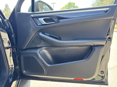 Used 2022 Porsche Macan image 38