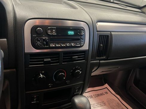 Used 2004 Jeep Grand Cherokee Laredo w/ Tan Your Hide Group image 11