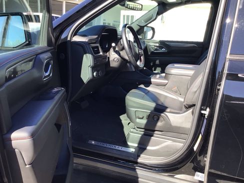 Used 2024 Chevrolet Suburban RST w/ Luxury Package image 5