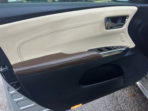 Used 2018 Toyota Avalon Touring image 12