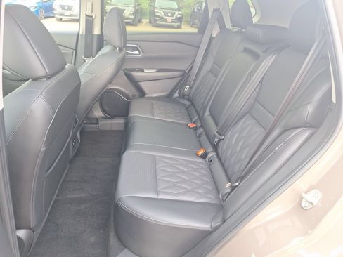 Used 2024 Nissan Rogue Platinum FWD image 39