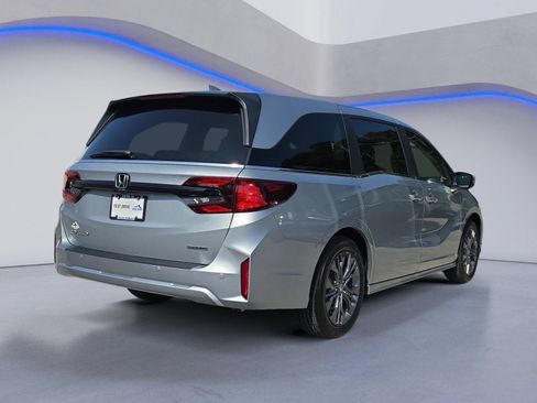 New 2026 Honda Odyssey Touring image 5