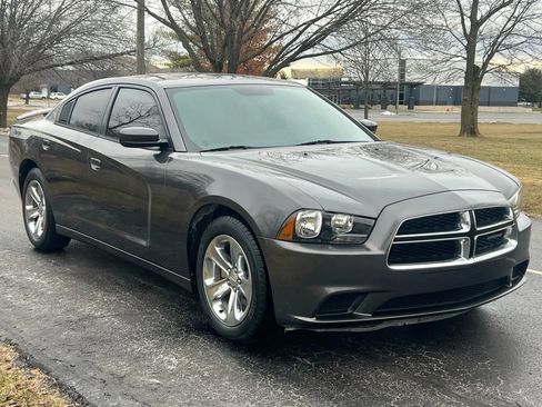 Used 2014 Dodge Charger SE w/ Sport Appearance Group image 3