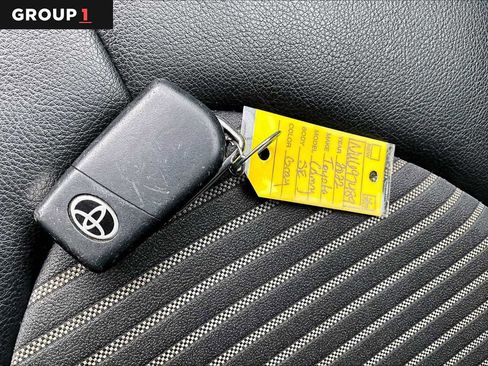 Used 2022 Toyota Camry SE image 15