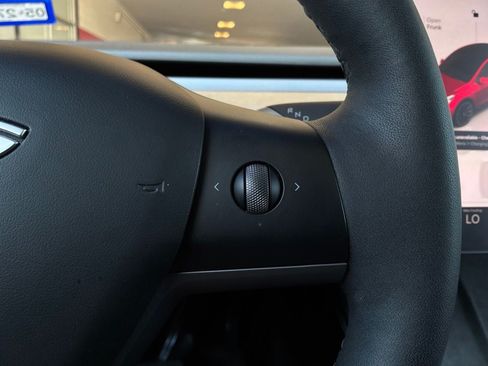 Used 2024 Tesla Model Y Long Range AWD/4WD image 37