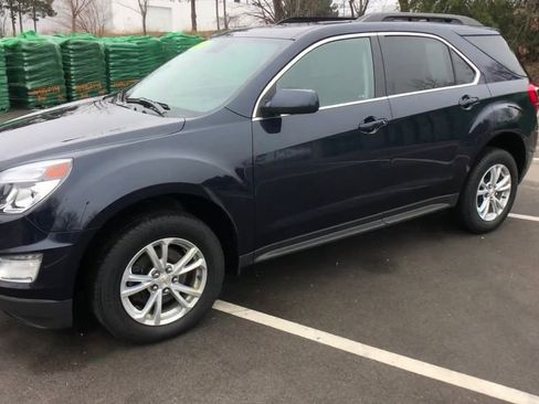 Used 2017 Chevrolet Equinox LT w/ Convenience Package image 4