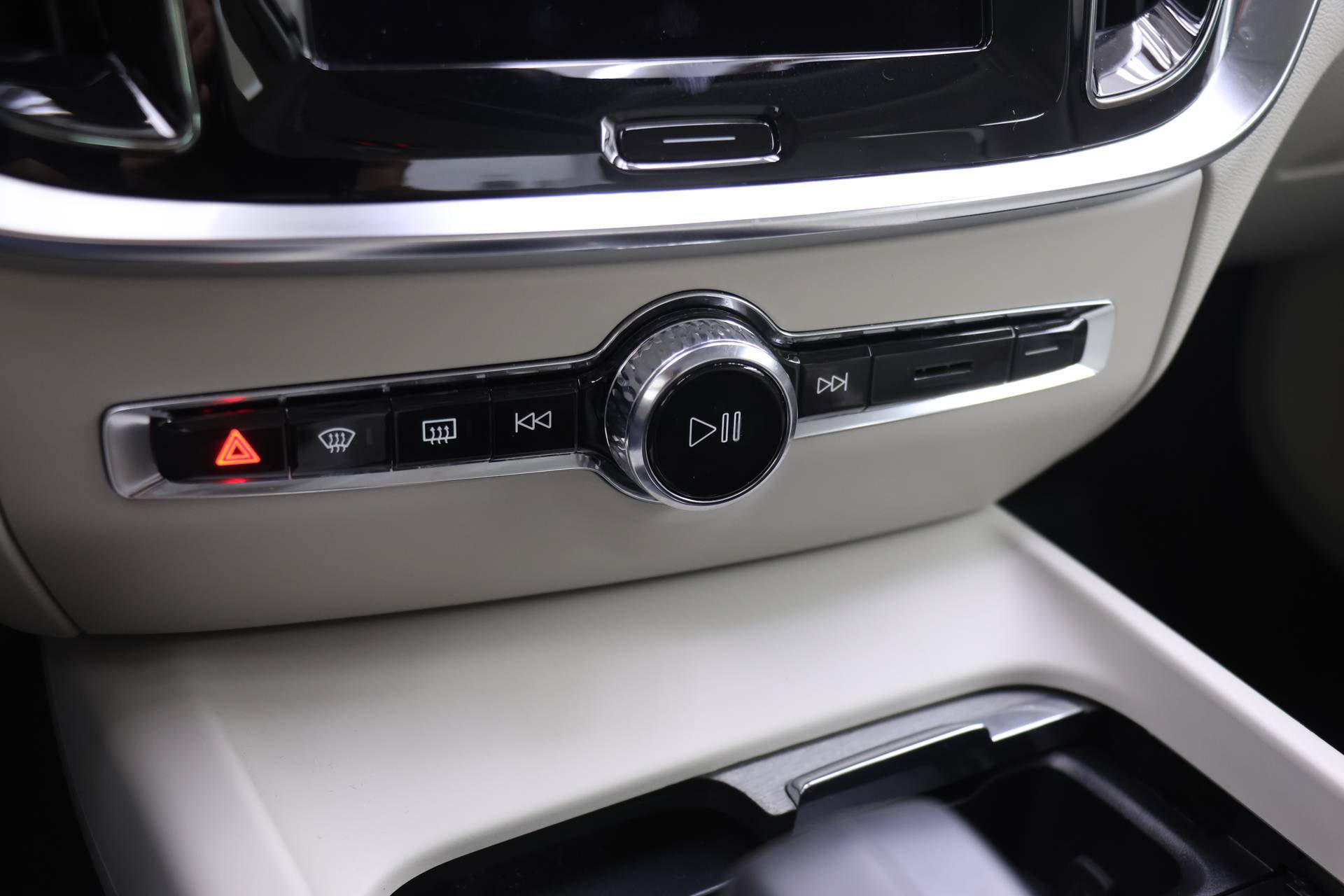Used 2024 Volvo S60 B5 Plus FWD image 9
