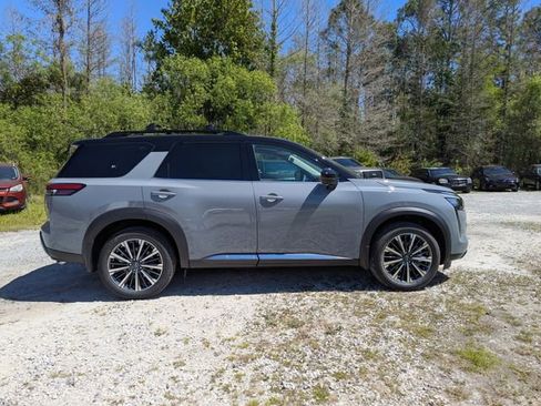 New 2026 Nissan Pathfinder Platinum w/ Cargo Package FWD image 9