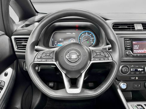 Used 2018 Nissan Leaf S image 9