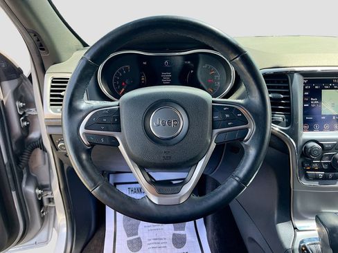 Used 2018 Jeep Grand Cherokee Altitude RWD image 11