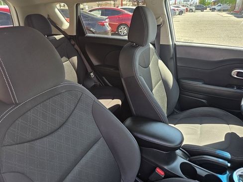 Used 2018 Kia Soul w/ Convenience Package FWD image 6