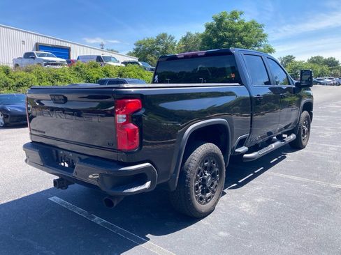 Used 2024 Chevrolet Silverado 2500 LT w/ Midnight Edition AWD/4WD image 5