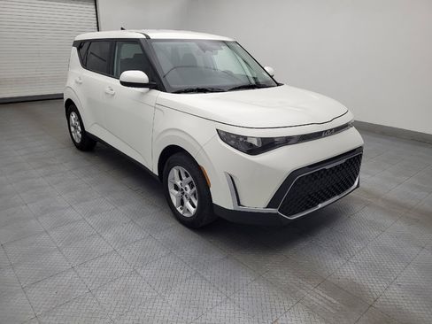 Used 2025 Kia Soul LX image 13