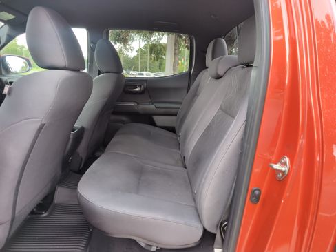 Used 2017 Toyota Tacoma TRD Off-Road w/ Tow Package (A/T) AWD/4WD image 30