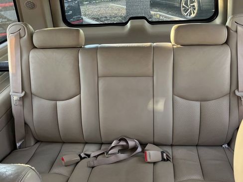 Used 2004 Cadillac Escalade ESV AWD image 16