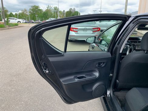 Used 2017 Toyota Prius C Two FWD image 27