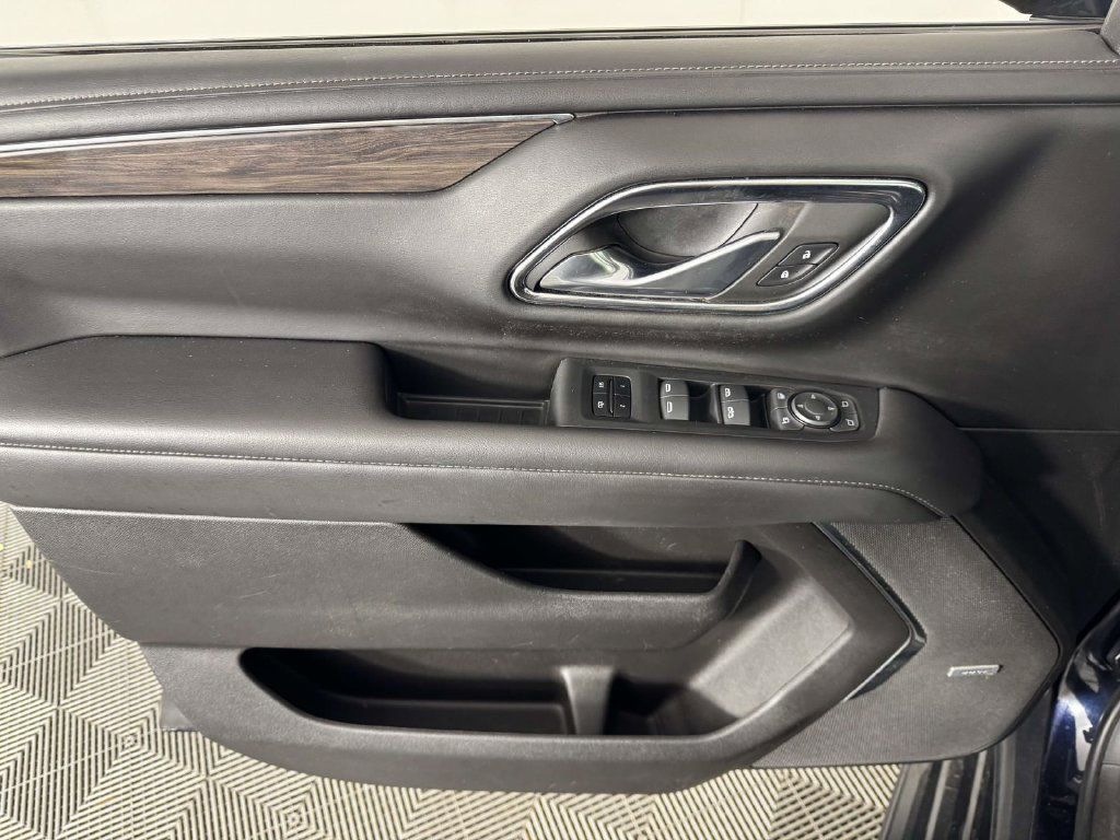 Used 2022 Chevrolet Suburban LT w/ LT Signature Package AWD/4WD image 16