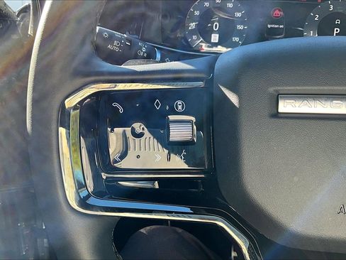 Used 2025 Land Rover Range Rover Evoque Dynamic SE image 18