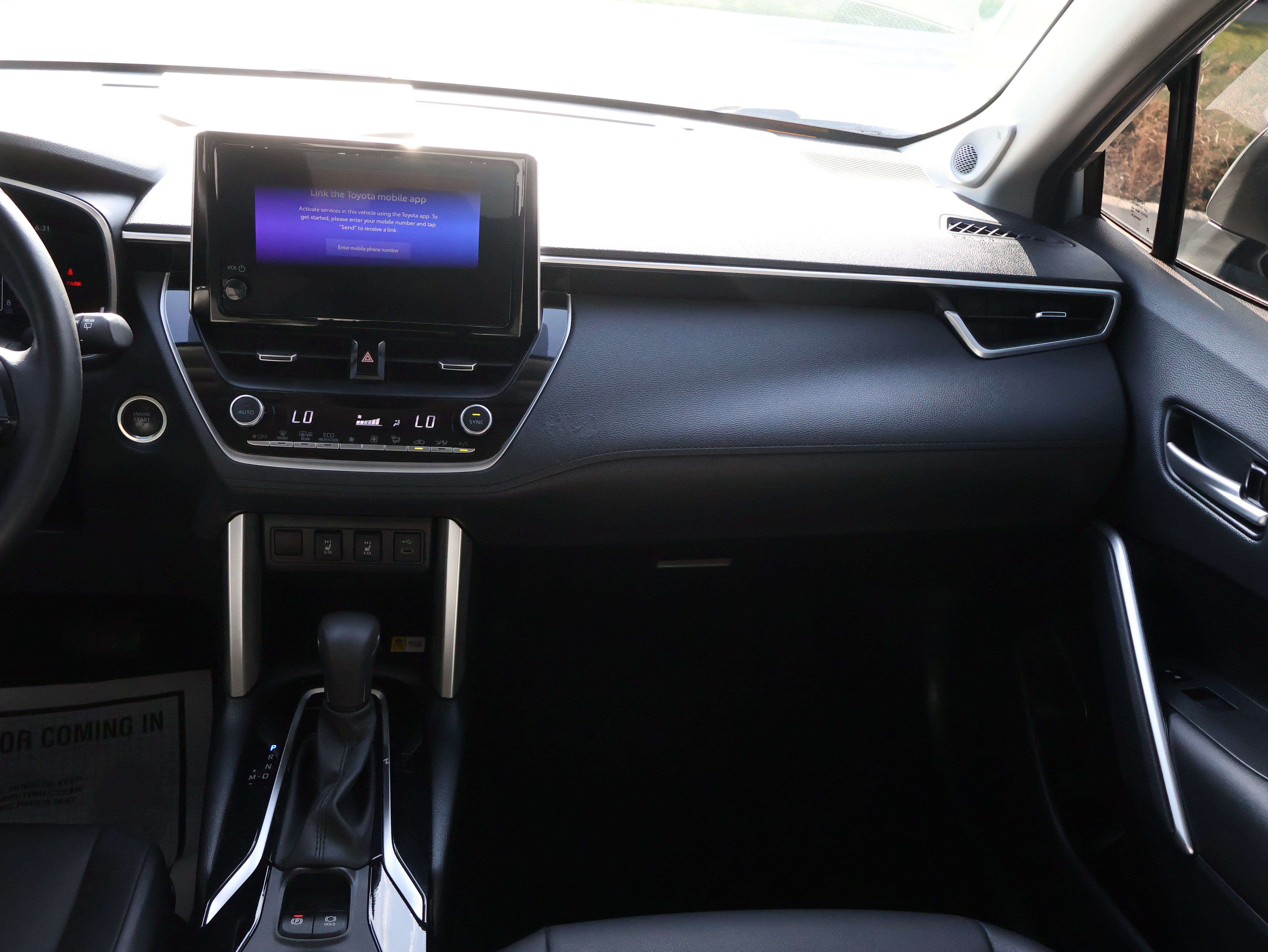Used 2023 Toyota Corolla Cross XLE w/ Convenience Package FWD image 13