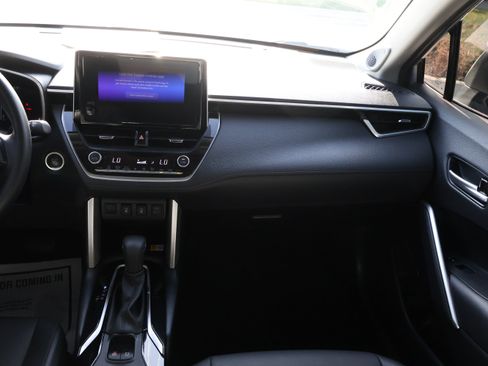 Used 2023 Toyota Corolla Cross XLE w/ Convenience Package FWD image 13
