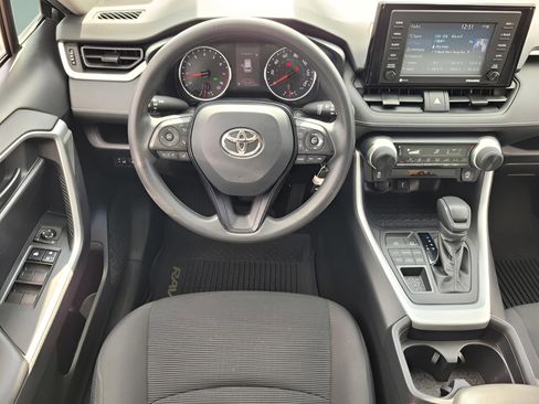 Used 2021 Toyota RAV4 LE image 15