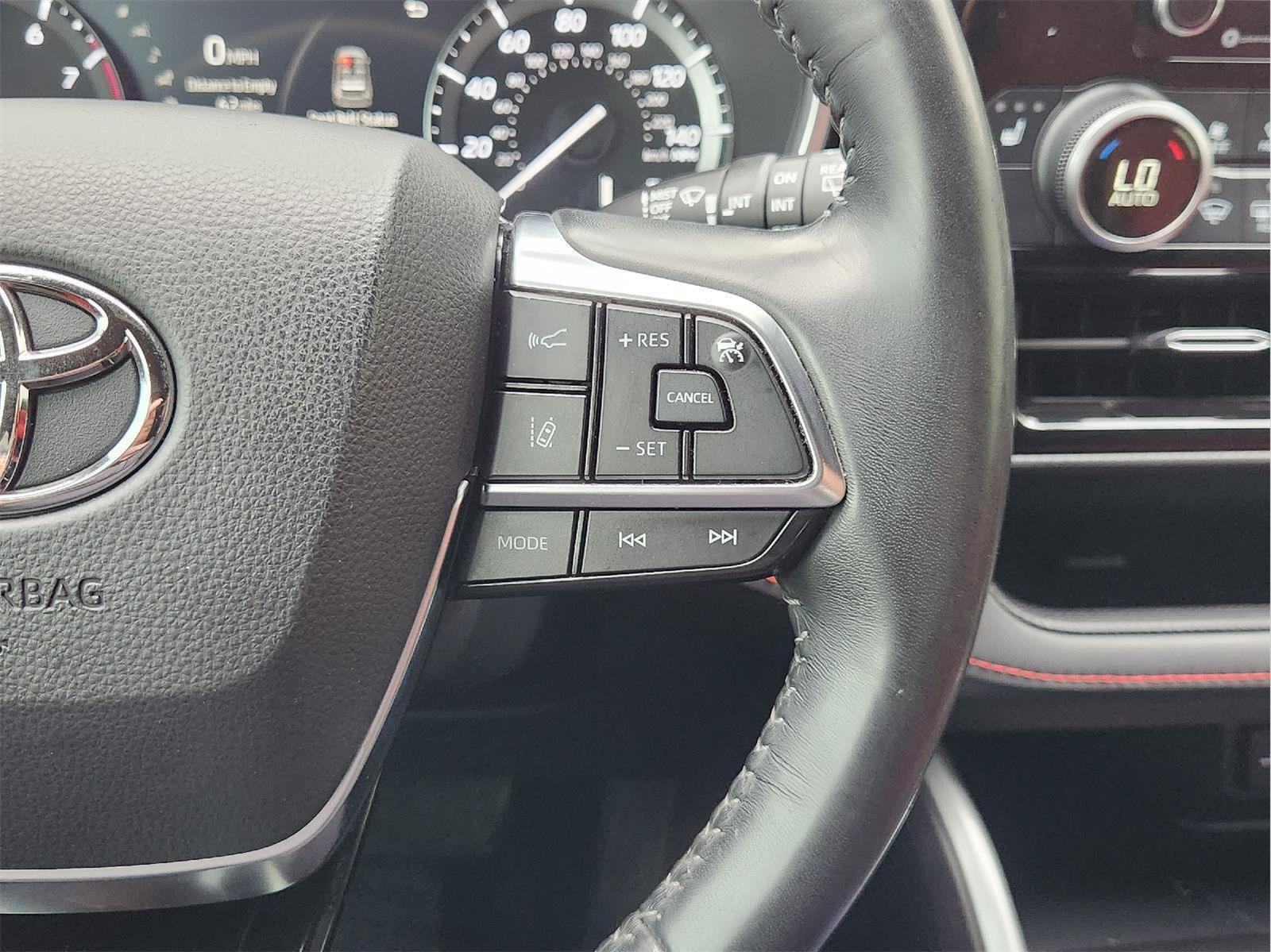Used 2021 Toyota Highlander XSE FWD image 28