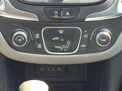 Used 2022 Chevrolet Equinox LS w/ LS Convenience Package FWD image 26