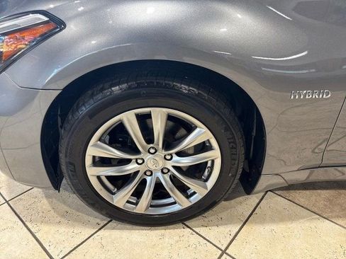 Used 2016 INFINITI Q70 Hybrid w/ Deluxe Touring Package image 23