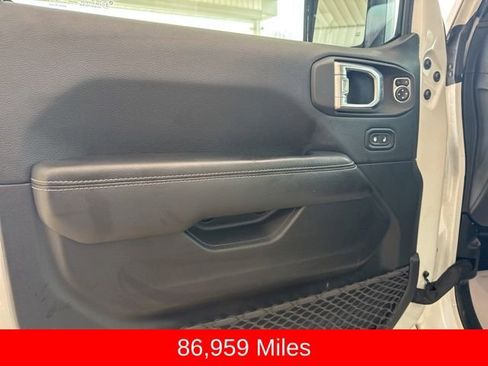 Used 2020 Jeep Wrangler Unlimited Sahara image 13