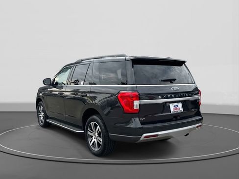 Used 2023 Ford Expedition XLT image 7