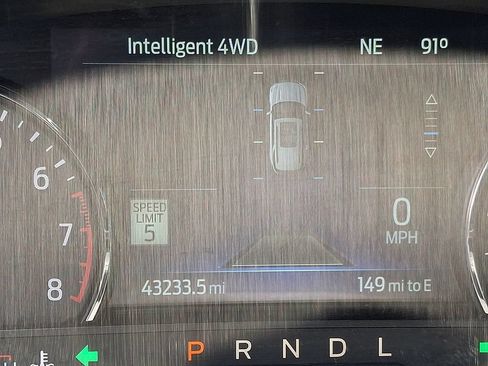 Used 2022 Ford Explorer XLT w/ Equipment Group 202A AWD/4WD image 21