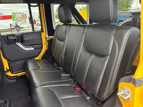 Used 2015 Jeep Wrangler Unlimited Sahara w/ Max Tow Package AWD/4WD image 25