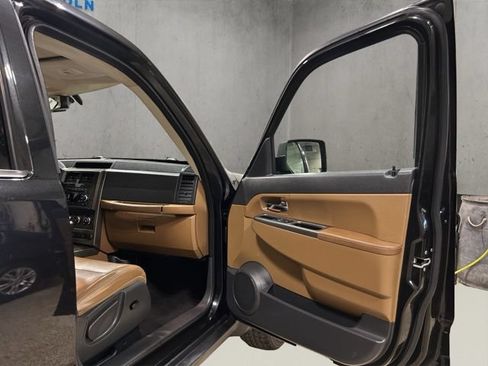 Used 2012 Jeep Liberty Limited AWD/4WD image 17