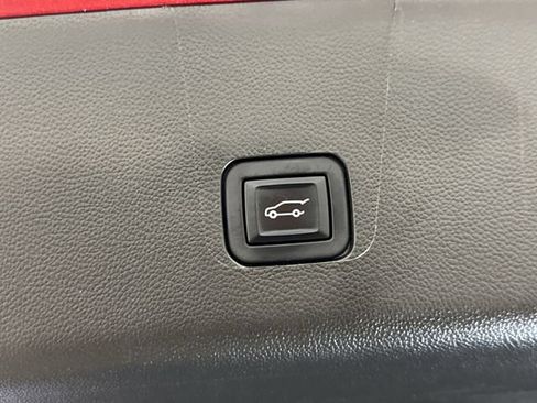 Used 2023 Chevrolet Traverse LT FWD image 27