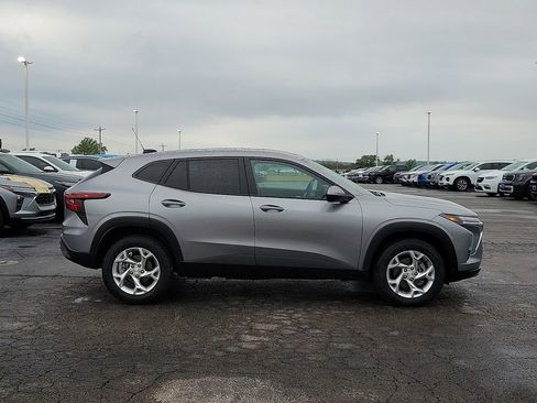 Used 2024 Chevrolet Trax LS w/ LS Convenience Package image 6