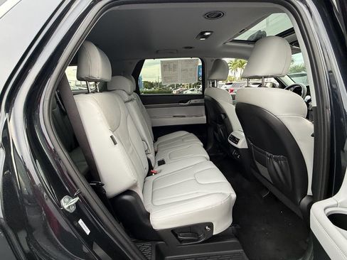 Used 2024 Hyundai Palisade SEL FWD image 18