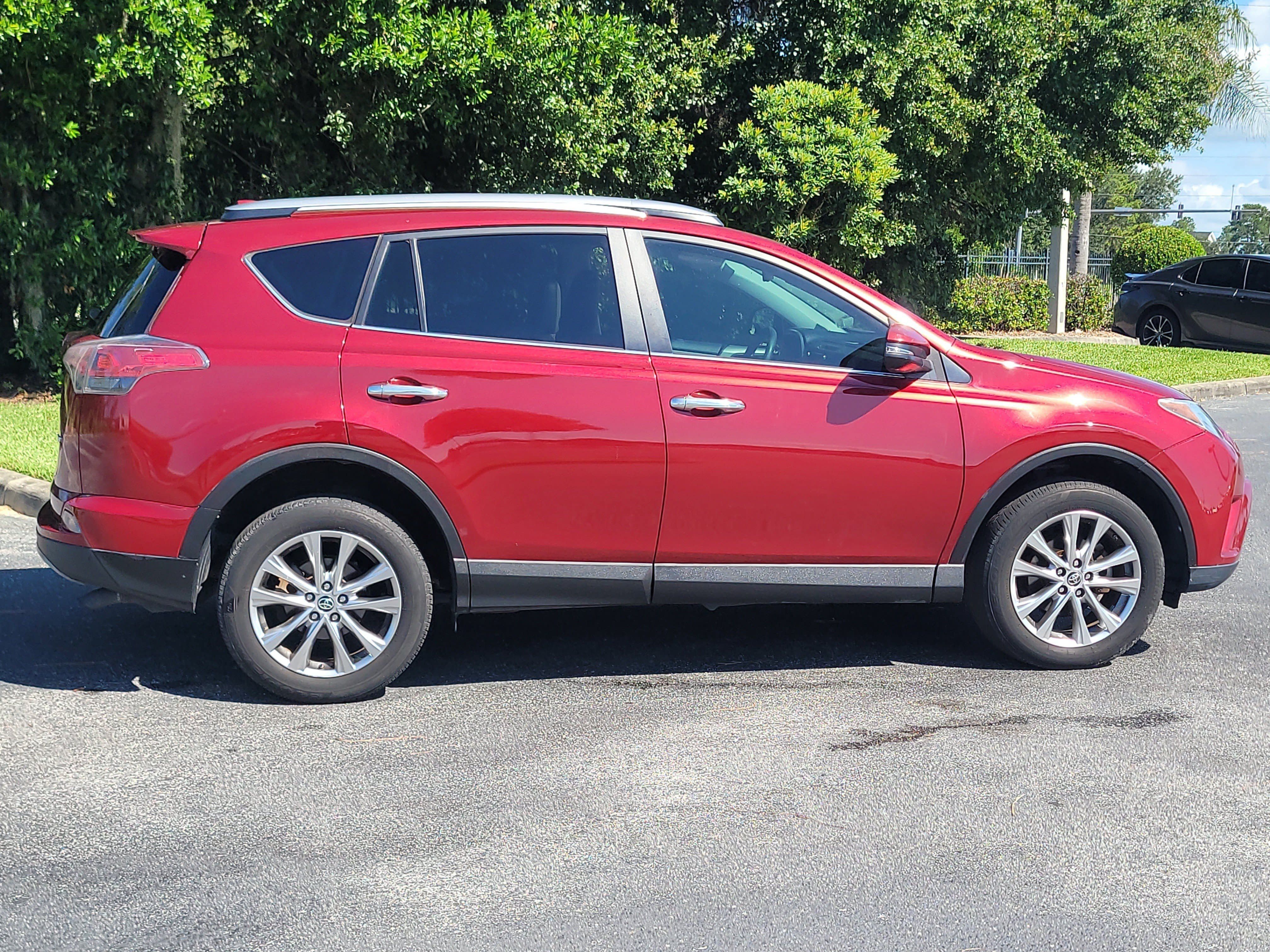 Used 2018 Toyota RAV4 Limited FWD image 8