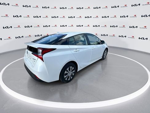 Used 2020 Toyota Prius XLE w/ Carpet Mat Package image 8