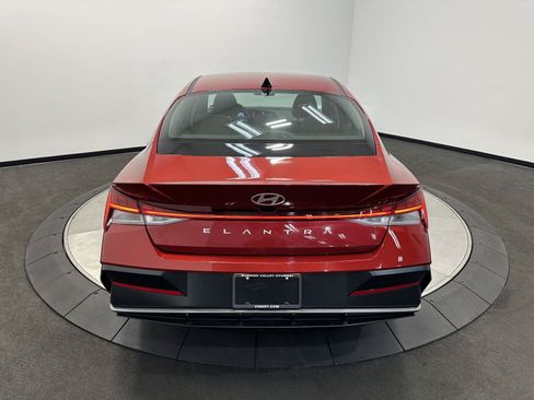 Certified 2025 Hyundai Elantra SEL FWD image 6