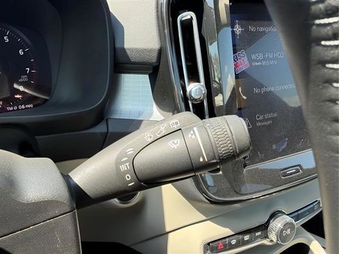 Used 2019 Volvo XC40 T5 Momentum image 52