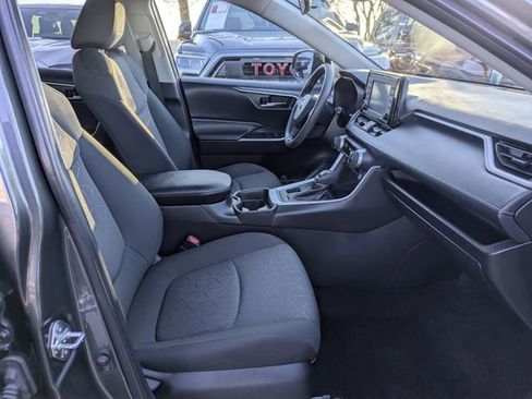 Used 2021 Toyota RAV4 XLE image 31