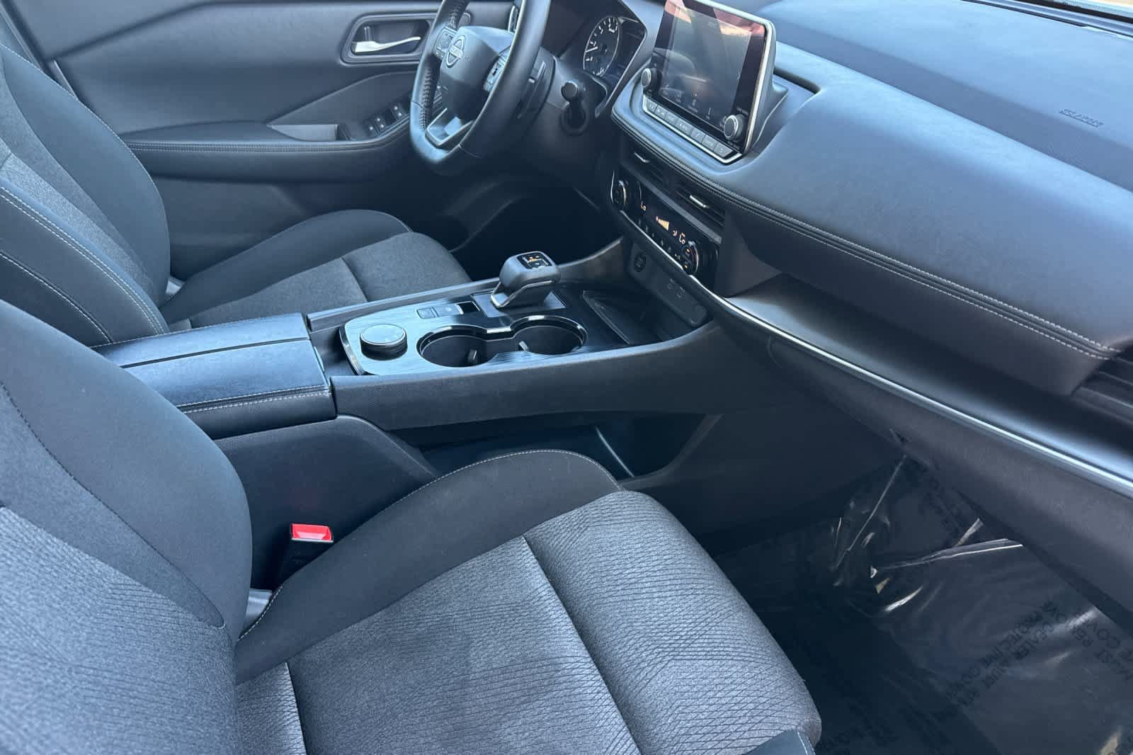 Used 2025 Nissan Rogue SV AWD/4WD image 16