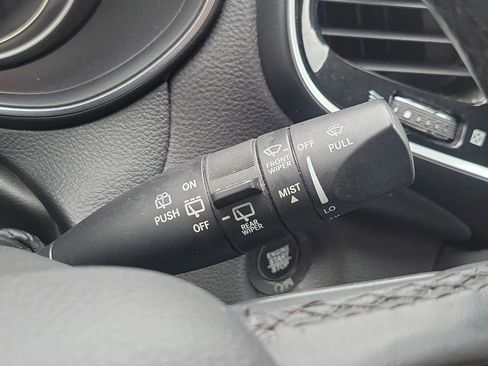 Used 2019 Jeep Cherokee Limited w/ Technology Group image 15