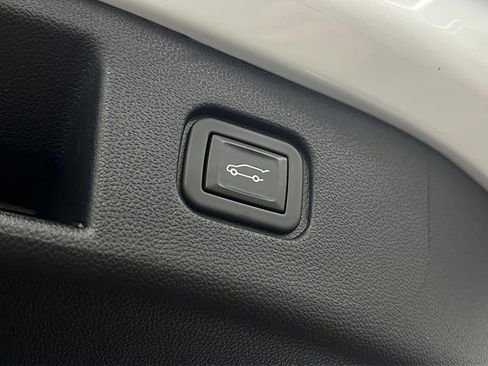 Used 2024 Chevrolet Blazer EV LT AWD/4WD image 18