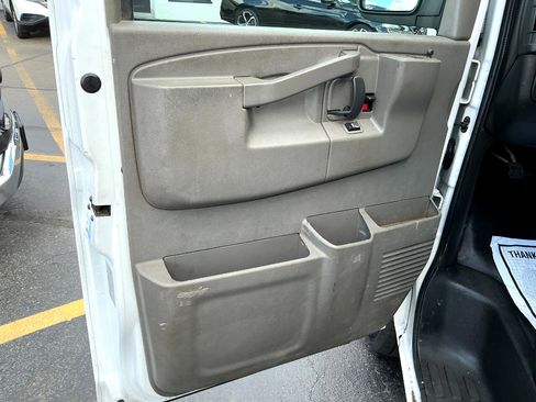 Used 2019 Chevrolet Express 3500 w/ Driver Convenience Package image 8