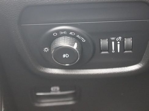 Used 2023 Jeep Grand Cherokee Limited AWD/4WD image 20