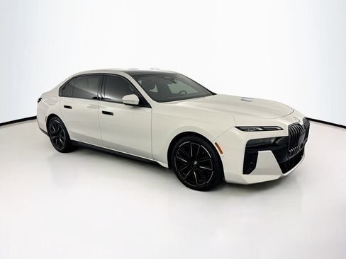 Used 2025 BMW 740i w/ Premium Package RWD image 3
